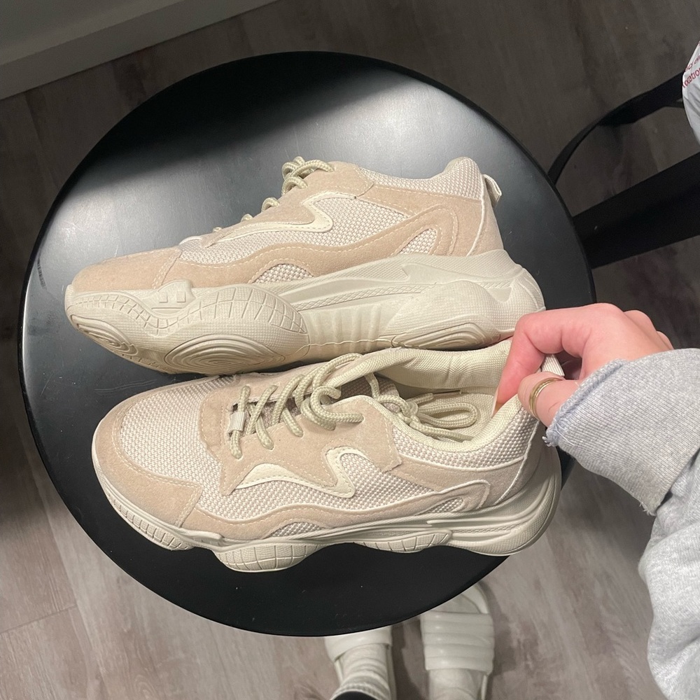 white/beige chunky sneakers 38 Eu US 6-7
only worn once!!